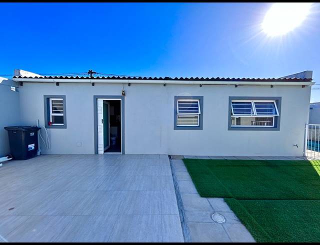 4 BEDROOM HOUSE FOR SALE IN CHURCHILL ESTATE